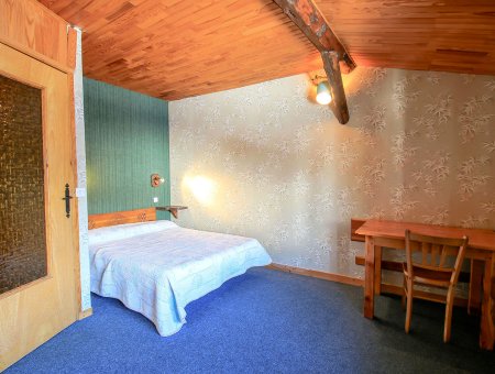 Chambre avec un lit double du Chatelet, maisonnette indépendante 8835 pour 5 personnes