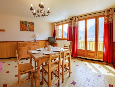 Salle à manger vue vers le balcon