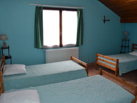 Grande chambre avec salle d'eau