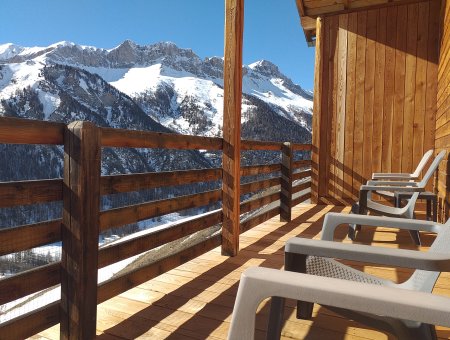 grand balcon plein sud en annexe à disposition.