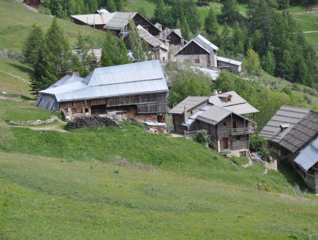 Hameau de Prat-Hauts l'été