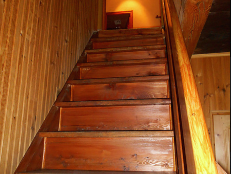 ESCALIER D ACCES (un peu raide !)