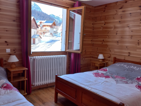 Chambre N° 2 exposée au soleil couchant