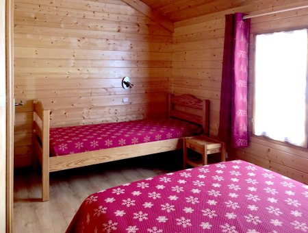 chambre: un lit d'1 place + un lit 2 places (140x200)