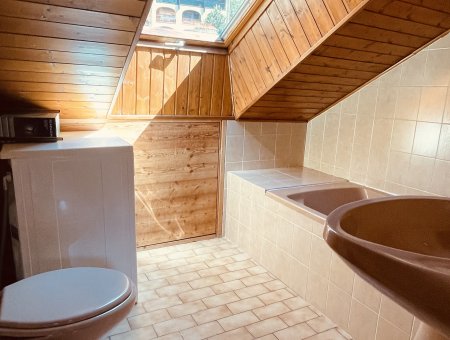 Salle de bain /  wc  , mansardée 