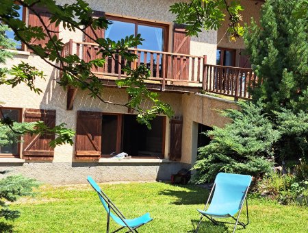 terrain commun aux deux appartements