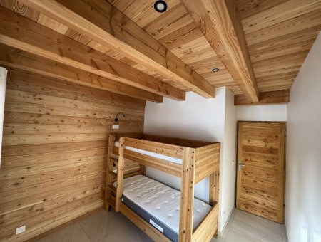 Chambre 2 au rez de chaussée lits superposés 90*200