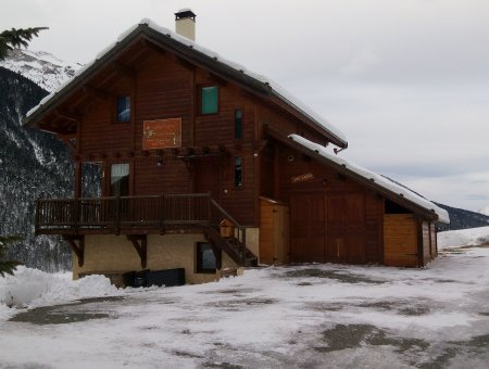 Rez-de-jardin du chalet, côté parking.