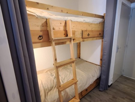 Coin nuit avec rideaux occultants