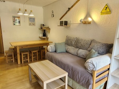 Coin salon et coin repas 