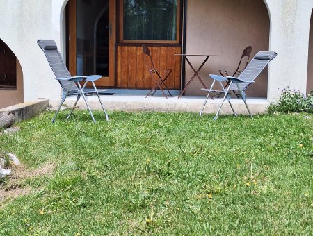 Espace privatif avec mobilier de jardin