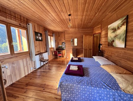 grande chambre familiale du 1er étage avec sa salle de bain privative 