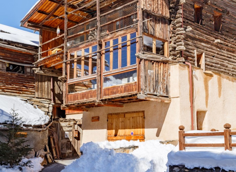 Le chalet après une chute de neige