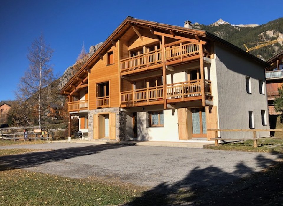 Façade du chalet Lou Queyrellet