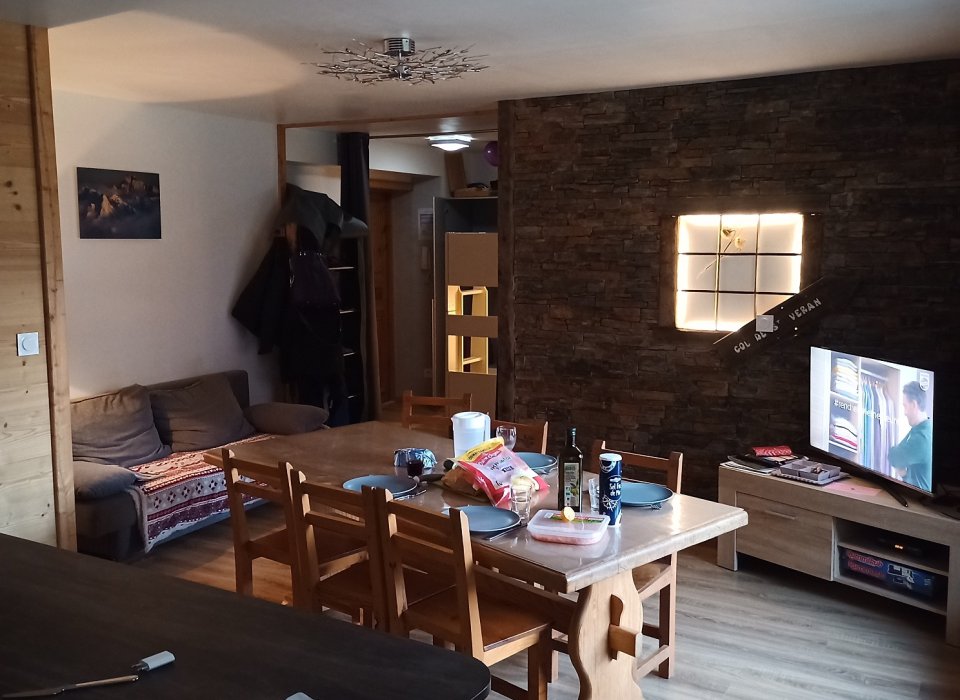 séjour vu depuis la cuisine