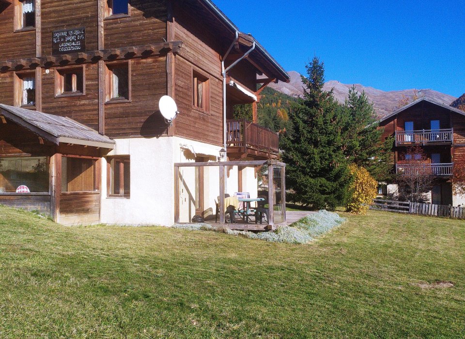 Terrasse au SUD. Exposition SUD-OUEST.