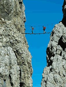 Une via ferrata dans les Dolomites en Italie 