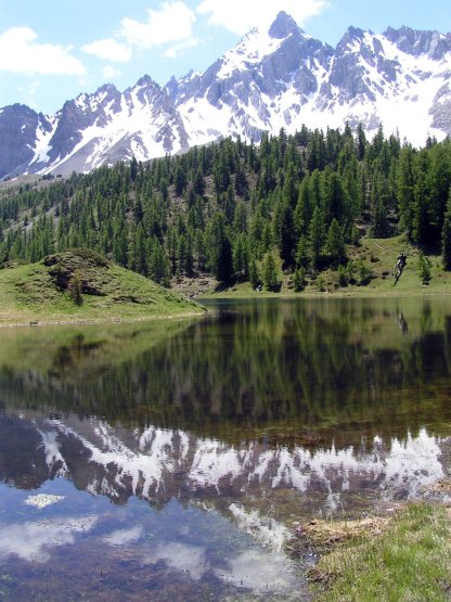Lac Miroir (2214 m), il faudrait pouvoir s'attarder, bivouaquer, laisser les étoiles s'allumer une à une, compter les planètes...