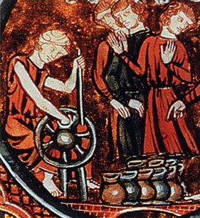 Potier médiéval avec son tour à bâton. Ses visiteurs admirent sa production.