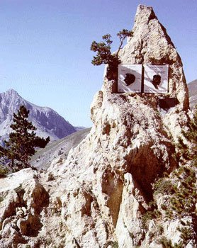Casse-Déserte, où l'on peut voir Fausto Coppi et Louison Bobet, l'Italien et le Français, héros du cyclisme unis pour l'éternité sur deux stèles jumelles.