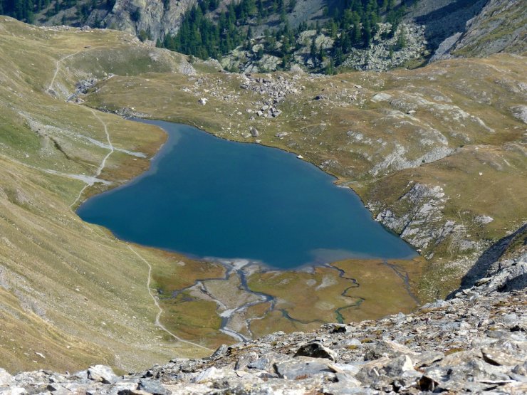 Le lac Egorgéou (2394 m) à Ristolas vu du col Vieux