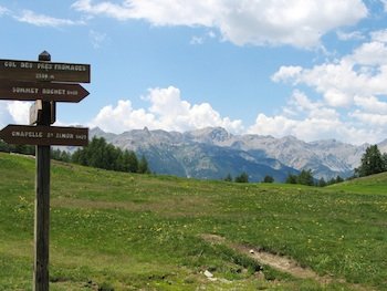 Au col des Prés Fromage (Château-Vile-Vieille), la vue sur les lointains n'a pas son égal.
