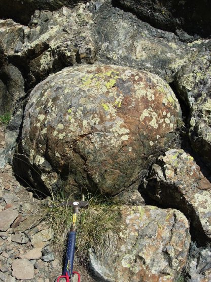 La géologie en pleine nature : des basaltes en coussinets