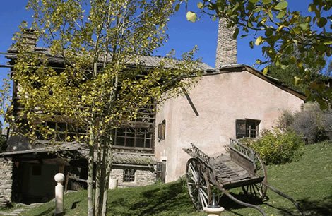 Le musée du soum dans la plus ancienne maison de Saint-Véran (Hautes Alpes)