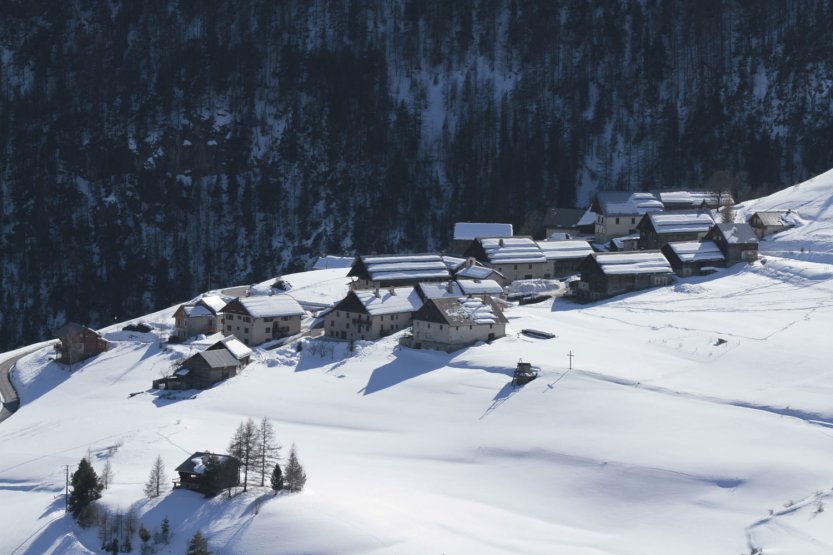 Le hameau de Villargaudin un jour de neige.
