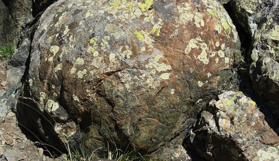 La géologie en pleine nature : des basaltes en coussinets