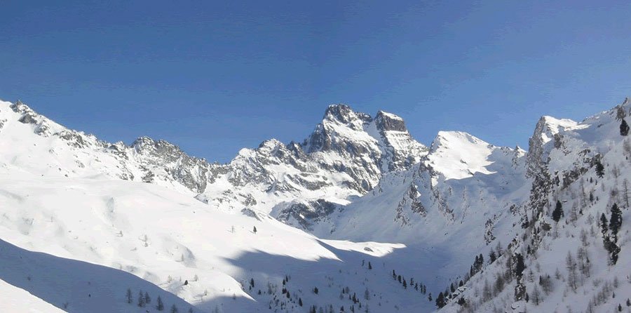 Le majestueux Mont Viso domine de ses 3841 m Ristolas et le Queyras