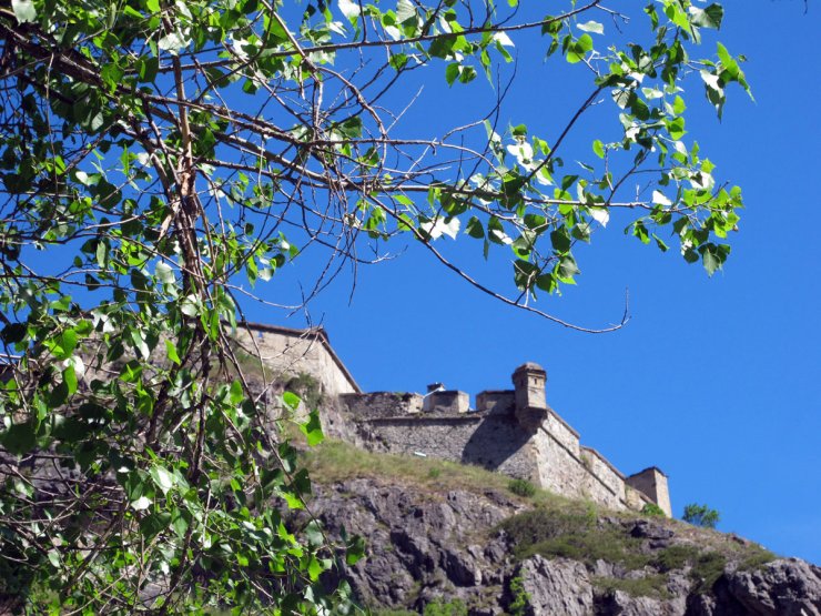 Fort Queyras et son échauguette à proximité de la via ferrata