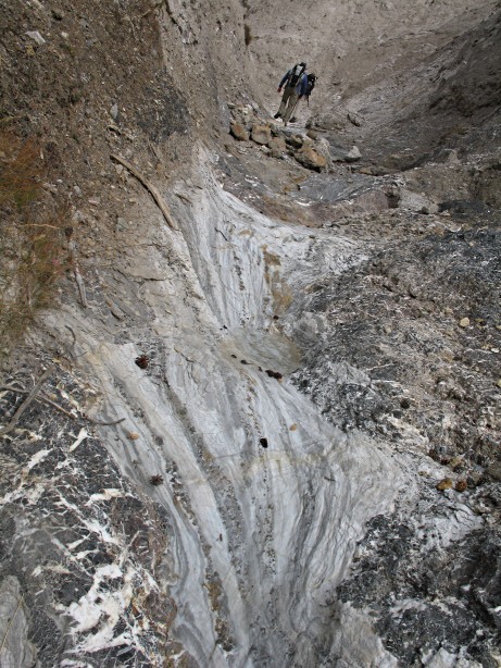 Geologia sul posto: gesso nel burrone della Ruine Blanche in Château-Ville-Vieille