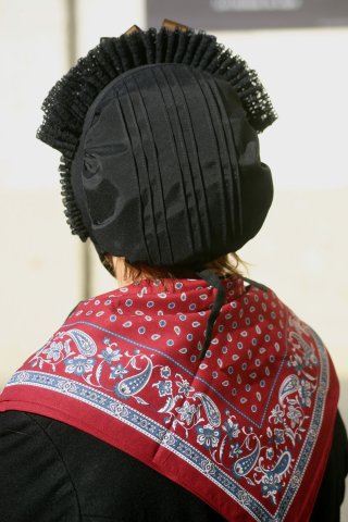 Traditionelle Tracht des Queyras - Schulter Tuch und Haube