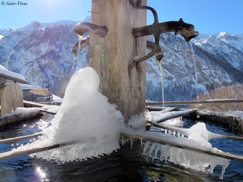 Fontaine à Saint-Véran (Queyras, Hautes Alpes)